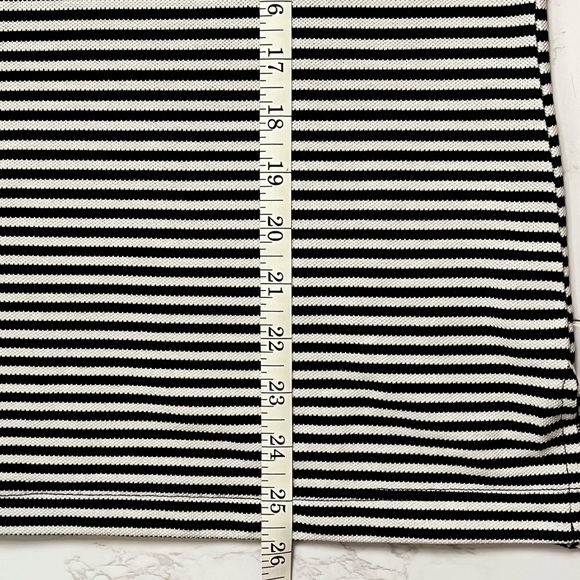 Sport Savvy long sleeved striped pullover top in black and white, size M - Picture 8 of 10